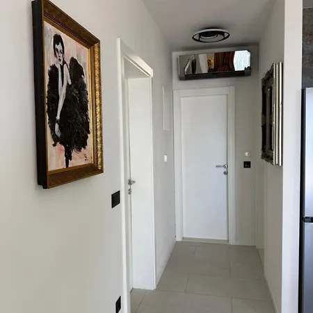 Apartment Gv 2 With Sea View And Jacuzzi *